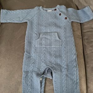 Baby signature 1-piece baby pocket onesie only wore a few time